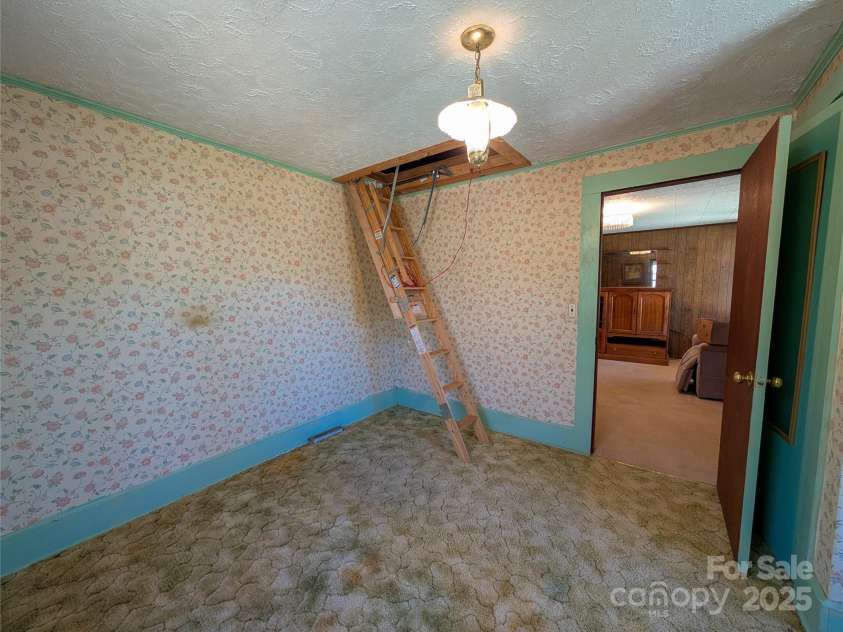 190 Rector Hill Road, Burnsville, NC 28714.  MLS# CAR4248105, YatesRealty ID 7003. 