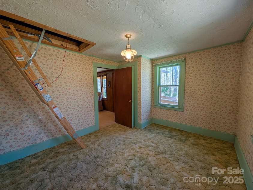 190 Rector Hill Road, Burnsville, NC 28714.  MLS# CAR4248105, YatesRealty ID 7003. 