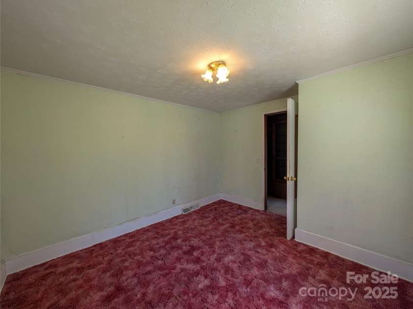 190 Rector Hill Road, Burnsville, NC 28714.  MLS# CAR4248105, YatesRealty ID 7003. 