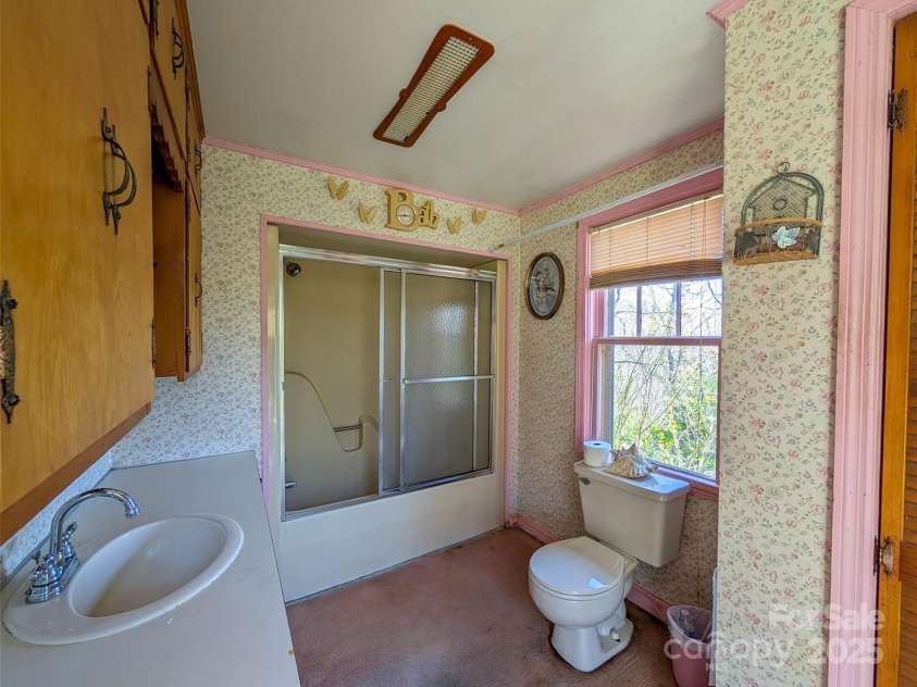 190 Rector Hill Road, Burnsville, NC 28714.  MLS# CAR4248105, YatesRealty ID 7003. 