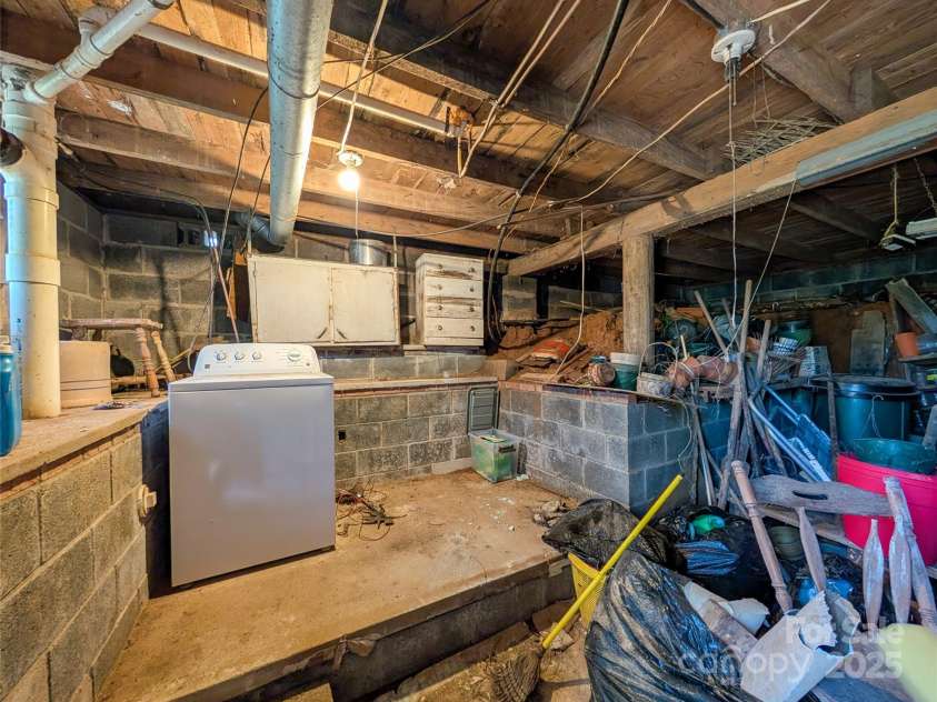 190 Rector Hill Road, Burnsville, NC 28714.  MLS# CAR4248105, YatesRealty ID 7003. 