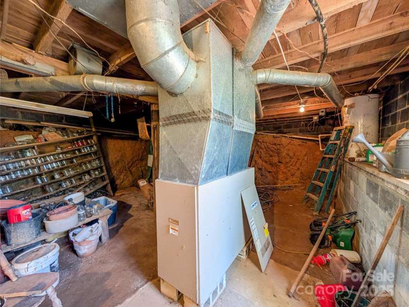 190 Rector Hill Road, Burnsville, NC 28714.  MLS# CAR4248105, YatesRealty ID 7003. 