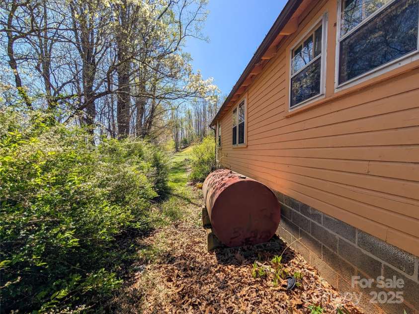 190 Rector Hill Road, Burnsville, NC 28714.  MLS# CAR4248105, YatesRealty ID 7003. 