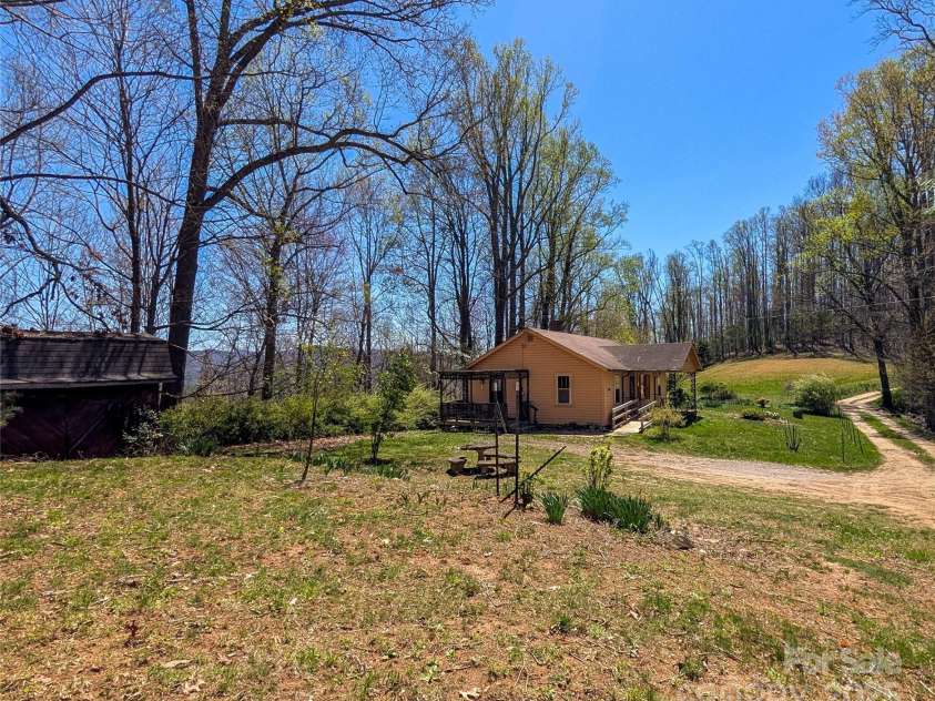 190 Rector Hill Road, Burnsville, NC 28714.  MLS# CAR4248105, YatesRealty ID 7003. 