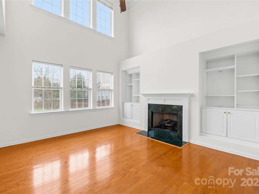 10223 Kelso Court, Charlotte, NC 28278.  MLS# CAR4234539, YatesRealty ID 7005. 2-story Family Room w/Fireplace