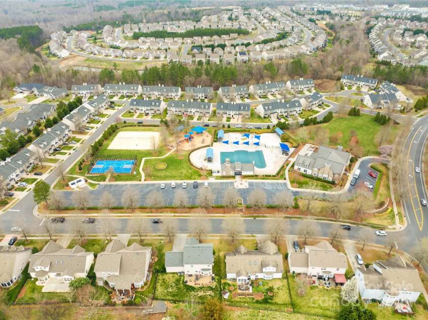 10223 Kelso Court, Charlotte, NC 28278.  MLS# CAR4234539, YatesRealty ID 7005. Amenities