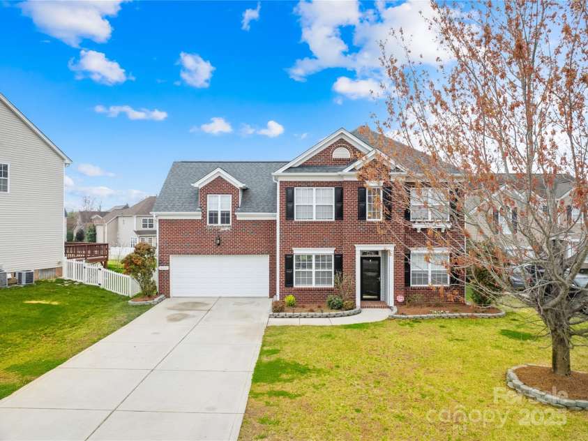 10223 Kelso Court, Charlotte, NC 28278.  MLS# CAR4234539, YatesRealty ID 7005. Charming brick-front home