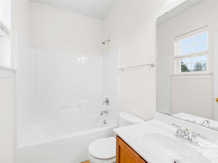 10223 Kelso Court, Charlotte, NC 28278.  MLS# CAR4234539, YatesRealty ID 7005. Guest full bathroom on main floor