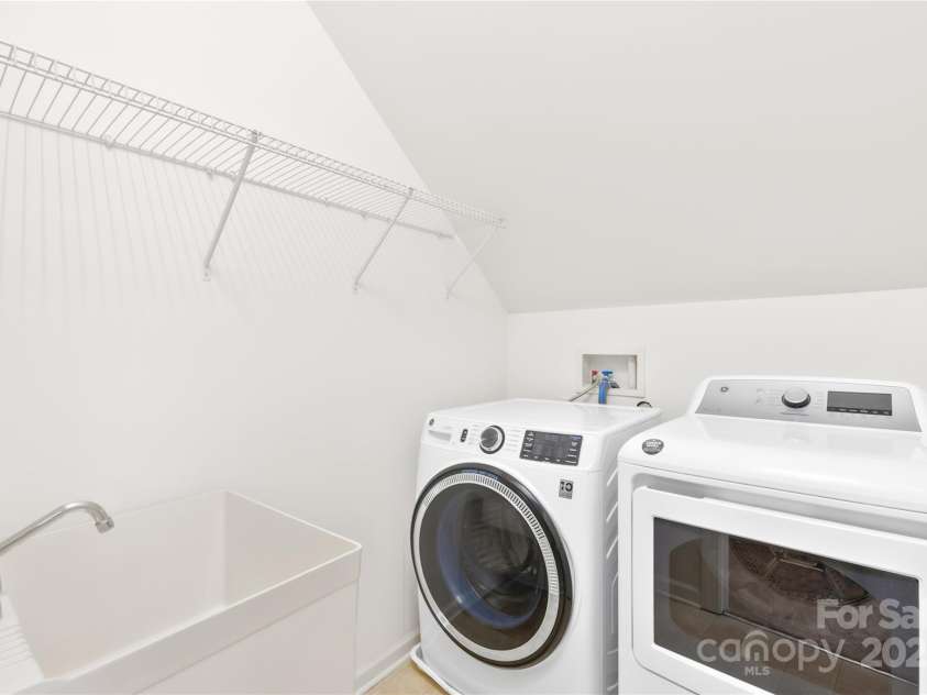 10223 Kelso Court, Charlotte, NC 28278.  MLS# CAR4234539, YatesRealty ID 7005. Laundry room with utility sink