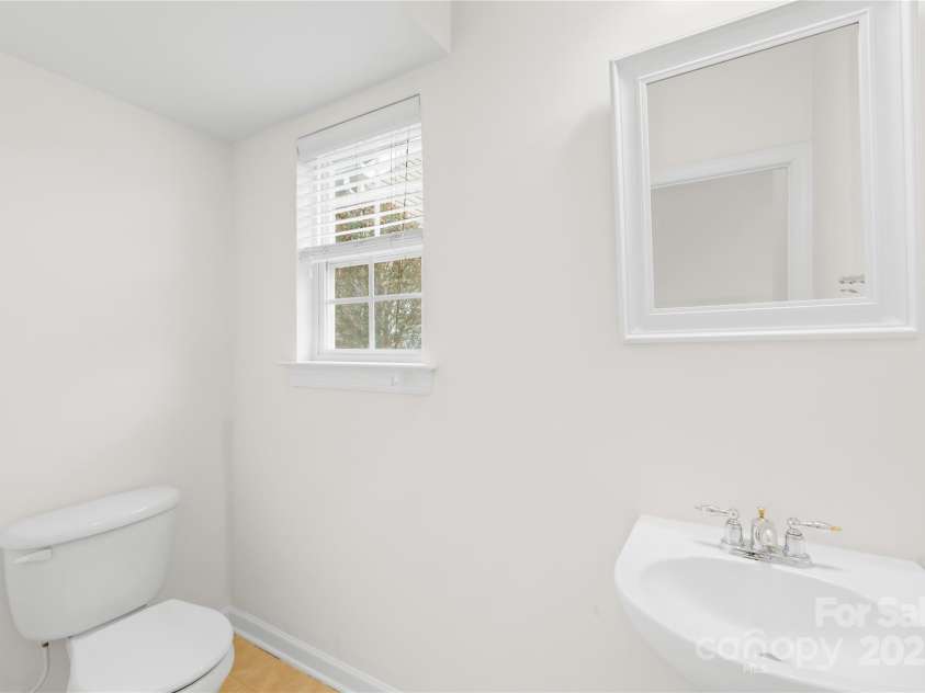 10223 Kelso Court, Charlotte, NC 28278.  MLS# CAR4234539, YatesRealty ID 7005. Powder Room