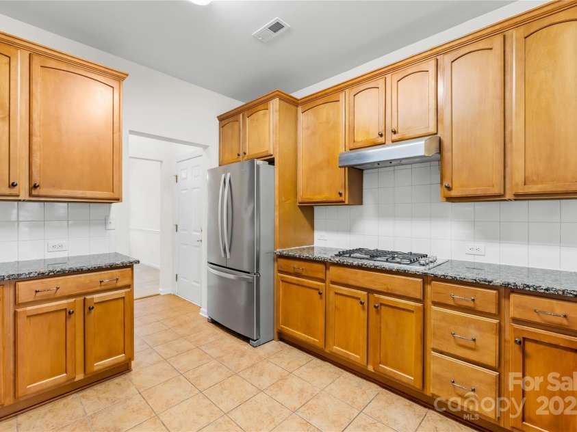 10223 Kelso Court, Charlotte, NC 28278.  MLS# CAR4234539, YatesRealty ID 7005. Spacious Kitchen
