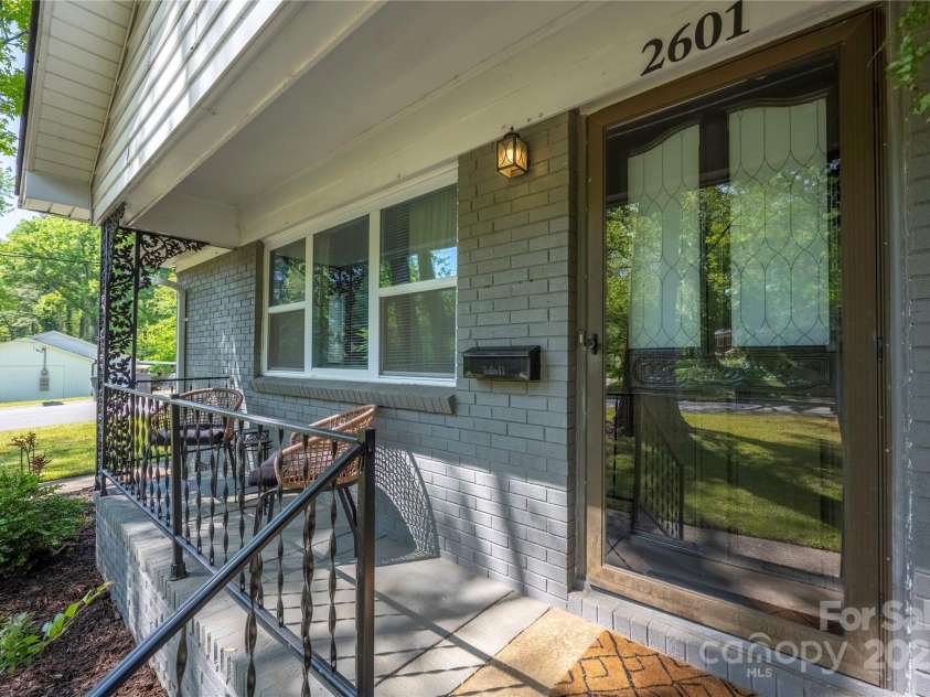 2601 Dora Drive, Charlotte, NC 28215.  MLS# CAR4247903, YatesRealty ID 7006. 