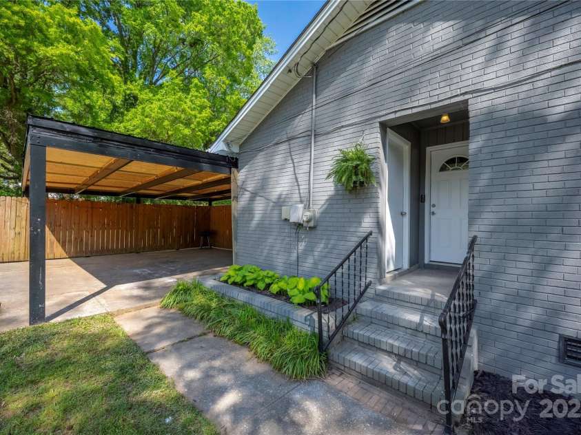 2601 Dora Drive, Charlotte, NC 28215.  MLS# CAR4247903, YatesRealty ID 7006. 