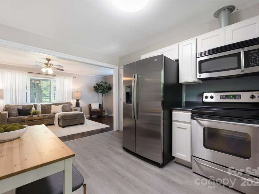 2601 Dora Drive, Charlotte, NC 28215.  MLS# CAR4247903, YatesRealty ID 7006. 