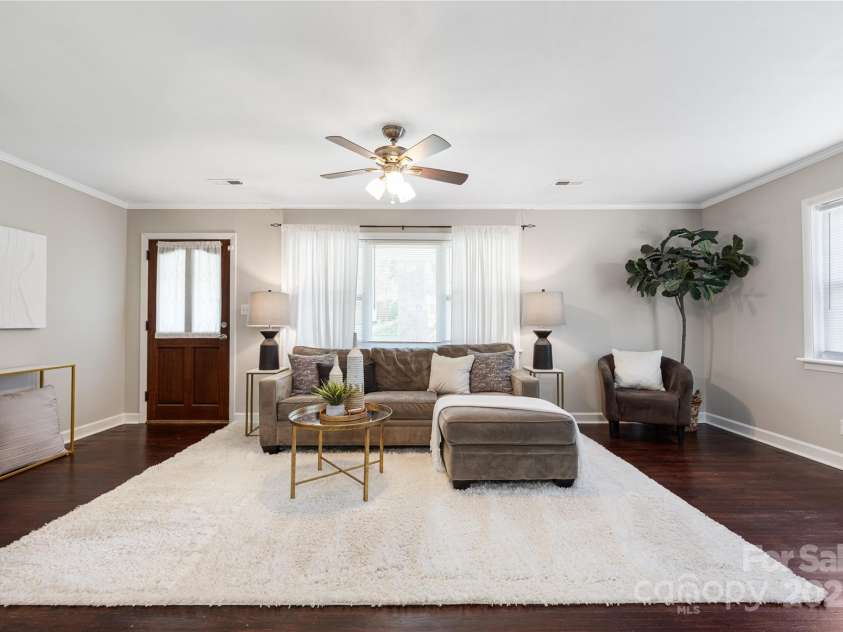 2601 Dora Drive, Charlotte, NC 28215.  MLS# CAR4247903, YatesRealty ID 7006. 