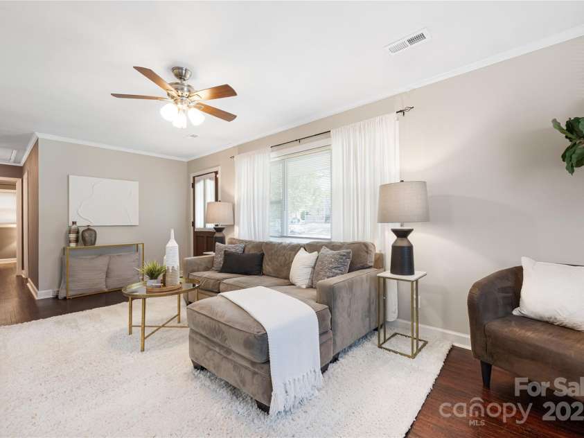 2601 Dora Drive, Charlotte, NC 28215.  MLS# CAR4247903, YatesRealty ID 7006. 