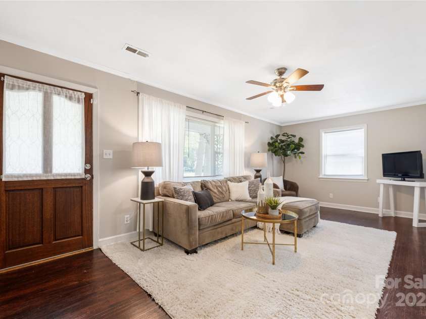 2601 Dora Drive, Charlotte, NC 28215.  MLS# CAR4247903, YatesRealty ID 7006. 