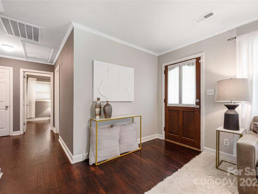 2601 Dora Drive, Charlotte, NC 28215.  MLS# CAR4247903, YatesRealty ID 7006. 