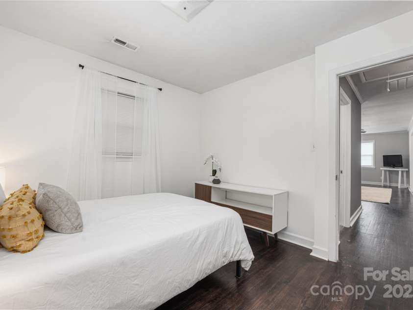 2601 Dora Drive, Charlotte, NC 28215.  MLS# CAR4247903, YatesRealty ID 7006. 