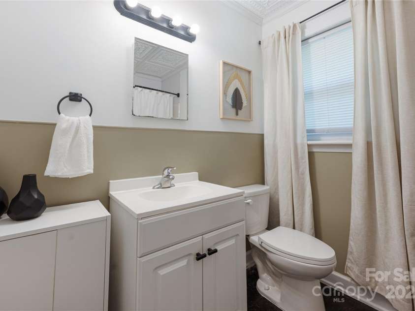 2601 Dora Drive, Charlotte, NC 28215.  MLS# CAR4247903, YatesRealty ID 7006. 