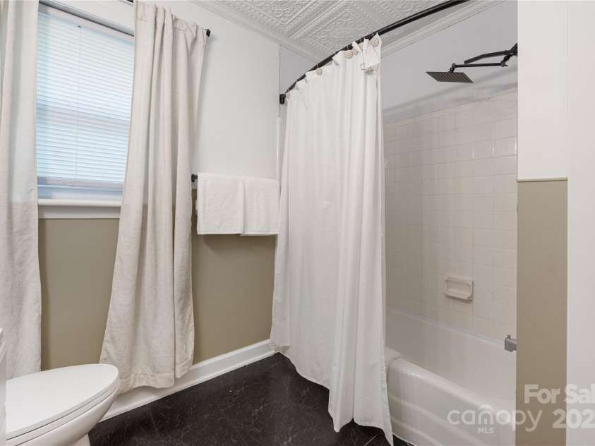 2601 Dora Drive, Charlotte, NC 28215.  MLS# CAR4247903, YatesRealty ID 7006. 