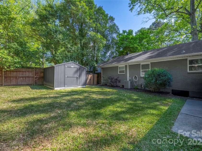 2601 Dora Drive, Charlotte, NC 28215.  MLS# CAR4247903, YatesRealty ID 7006. 