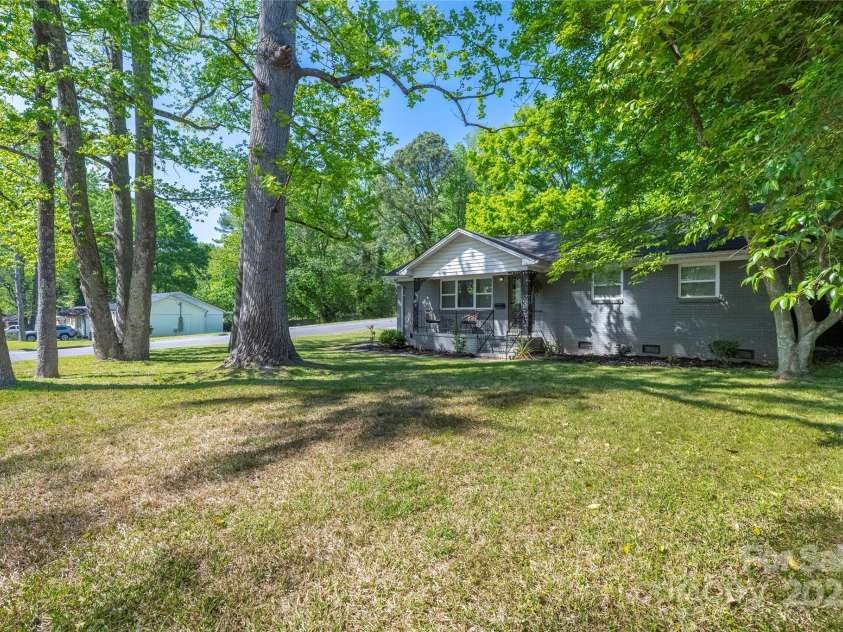 2601 Dora Drive, Charlotte, NC 28215.  MLS# CAR4247903, YatesRealty ID 7006. 