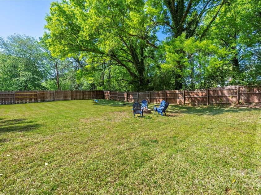 2601 Dora Drive, Charlotte, NC 28215.  MLS# CAR4247903, YatesRealty ID 7006. 