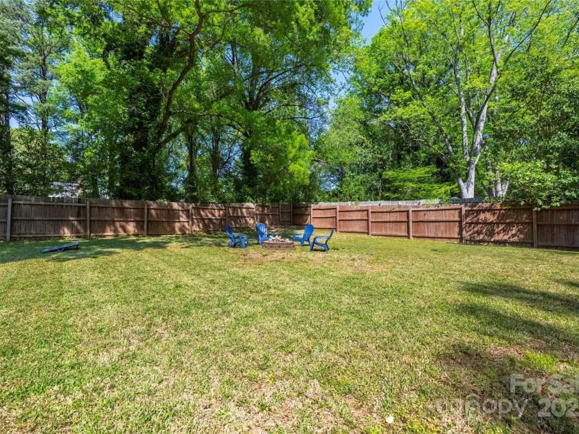 2601 Dora Drive, Charlotte, NC 28215.  MLS# CAR4247903, YatesRealty ID 7006. 