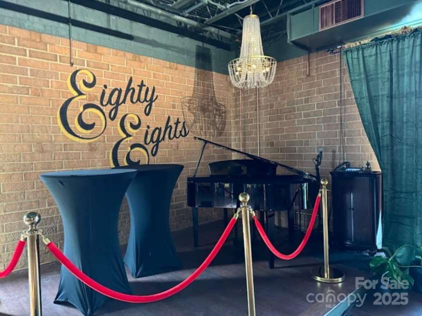 2601 Dora Drive, Charlotte, NC 28215.  MLS# CAR4247903, YatesRealty ID 7006. 