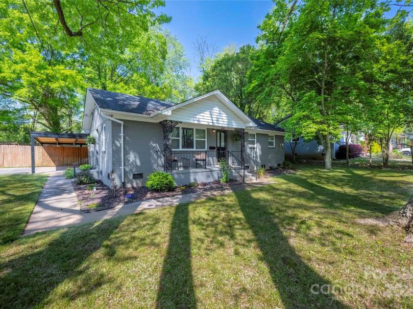 2601 Dora Drive, Charlotte, NC 28215.  MLS# CAR4247903, YatesRealty ID 7006. 