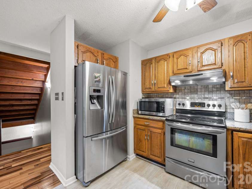 501 Woodfield Drive, Asheville, NC 28803.  MLS# CAR4342330, YatesRealty ID 7007. 