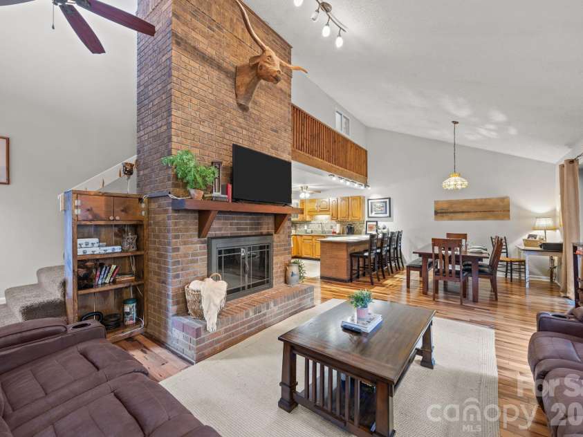 501 Woodfield Drive, Asheville, NC 28803.  MLS# CAR4342330, YatesRealty ID 7007. 