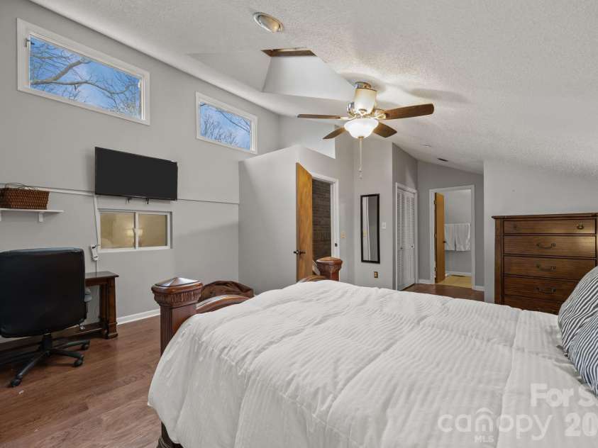 501 Woodfield Drive, Asheville, NC 28803.  MLS# CAR4342330, YatesRealty ID 7007. 