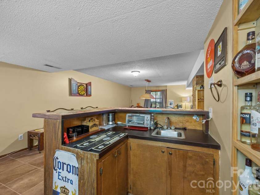 501 Woodfield Drive, Asheville, NC 28803.  MLS# CAR4342330, YatesRealty ID 7007. Custom Wet Bar