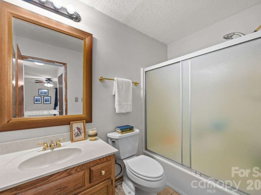 501 Woodfield Drive, Asheville, NC 28803.  MLS# CAR4342330, YatesRealty ID 7007. Ensuite Primary Bath