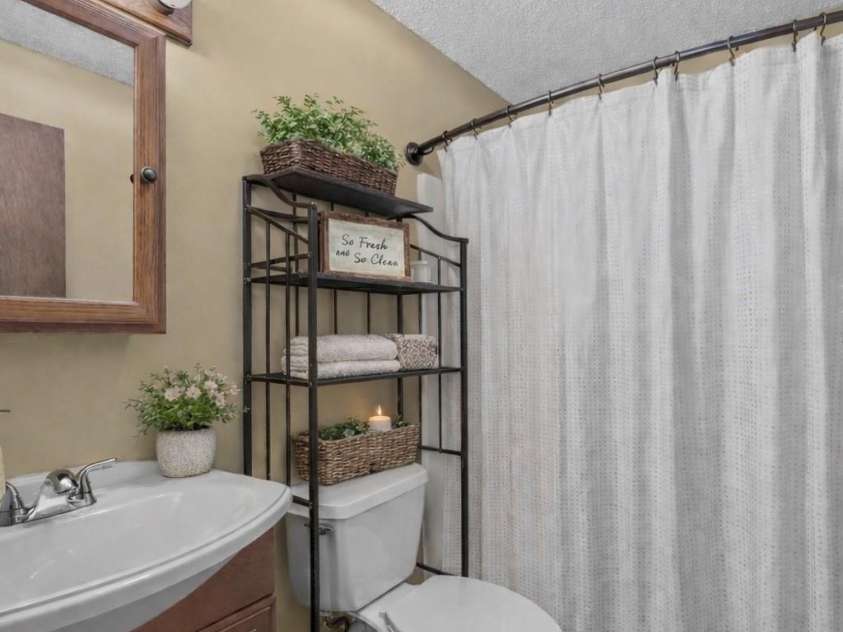 501 Woodfield Drive, Asheville, NC 28803.  MLS# CAR4342330, YatesRealty ID 7007. Entertainment Area Full Bath