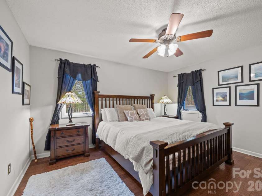 501 Woodfield Drive, Asheville, NC 28803.  MLS# CAR4342330, YatesRealty ID 7007. Primary Suite