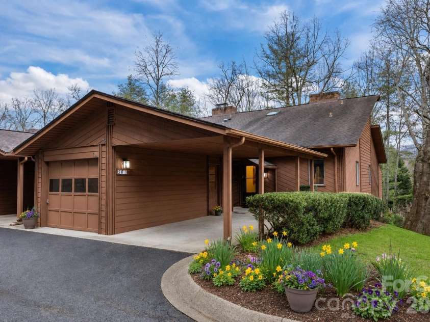 501 Woodfield Drive, Asheville, NC 28803.  MLS# CAR4342330, YatesRealty ID 7007. Welcome to 501 Woodfield Dr