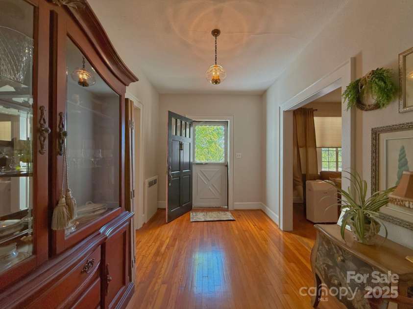 559 Washington Street, Rutherfordton, NC 28139.  MLS# CAR4247886, YatesRealty ID 7008. Foyer/Front Entry