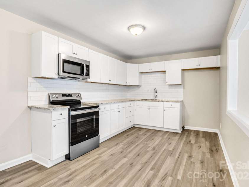 2801 Alleghany Street, Charlotte, NC 28208.  MLS# CAR4239718, YatesRealty ID 7009. Immediately walking into the kitchen.