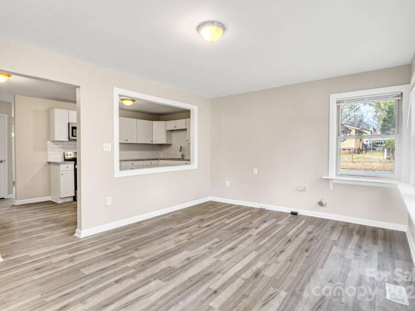 2801 Alleghany Street, Charlotte, NC 28208.  MLS# CAR4239718, YatesRealty ID 7009. Walking into the sunroom.