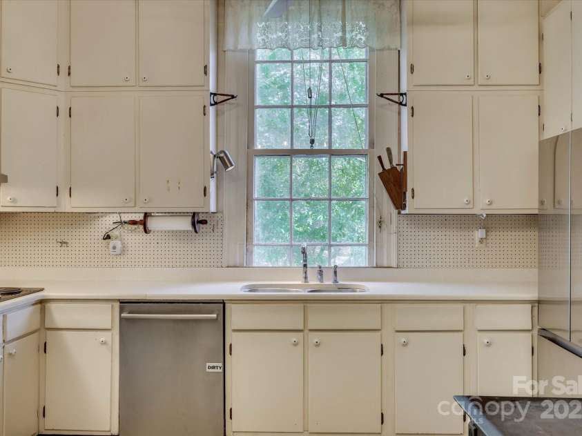621 Meeting Road, Edgefield, SC 29824.  MLS# CAR4313551, YatesRealty ID 701. 
