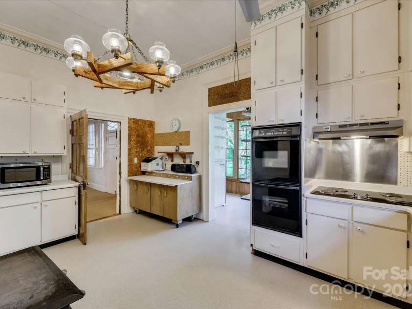 621 Meeting Road, Edgefield, SC 29824.  MLS# CAR4313551, YatesRealty ID 701. 