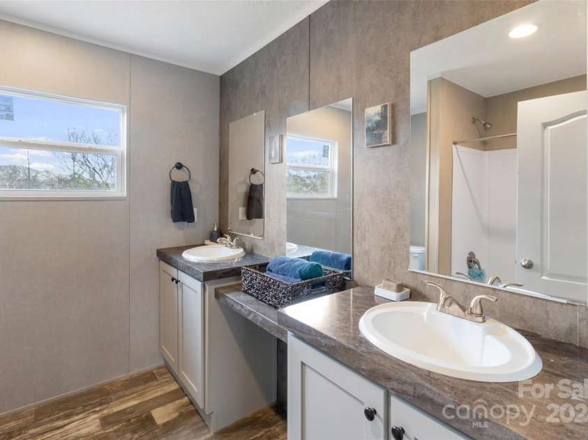 759 and 755 Snelson Road, Marshall, NC 28753.  MLS# CAR4186627, YatesRealty ID 701. 2nd home main bath