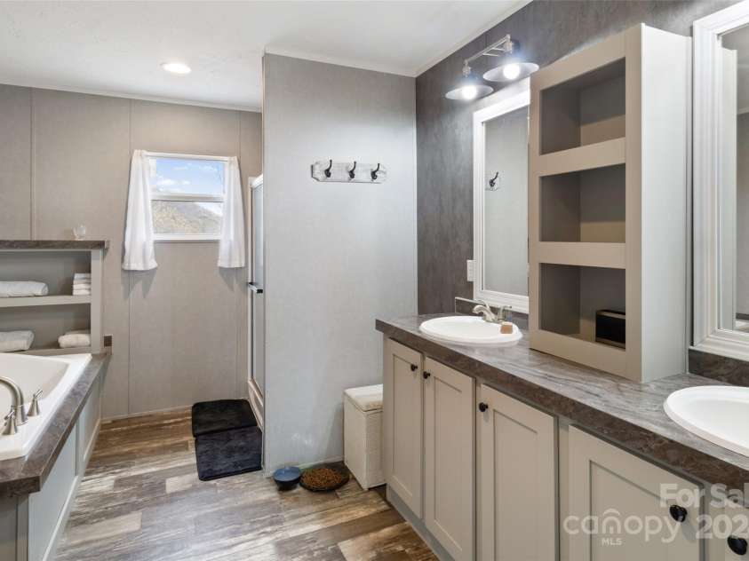 759 and 755 Snelson Road, Marshall, NC 28753.  MLS# CAR4186627, YatesRealty ID 701. 2nd primary bath