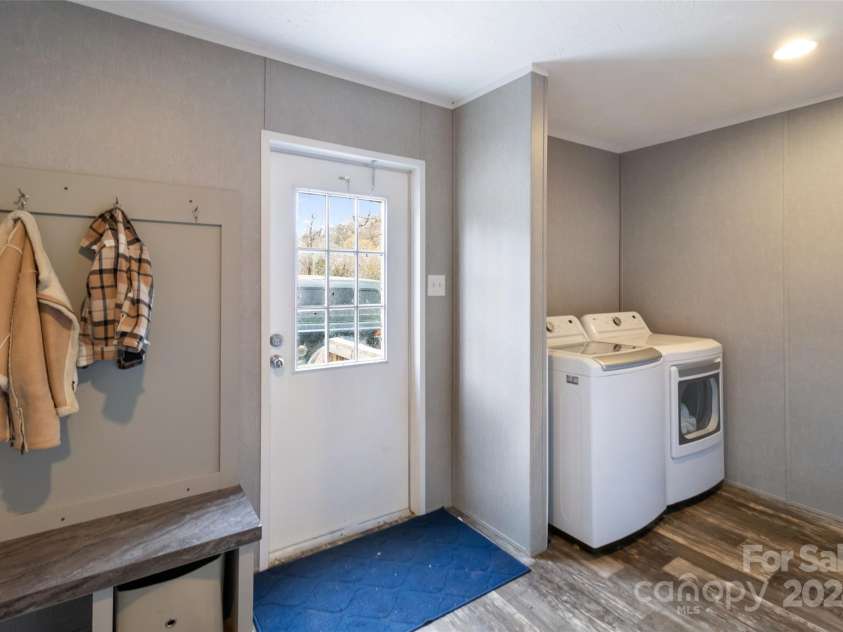 759 and 755 Snelson Road, Marshall, NC 28753.  MLS# CAR4186627, YatesRealty ID 701. 2ndhome laundry