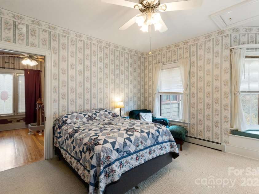 759 and 755 Snelson Road, Marshall, NC 28753.  MLS# CAR4186627, YatesRealty ID 701. Primary room main