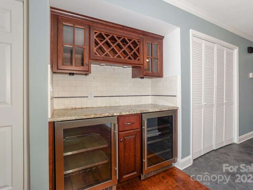 867 Southwest Drive, Davidson, NC 28036.  MLS# CAR4248359, YatesRealty ID 7010. 