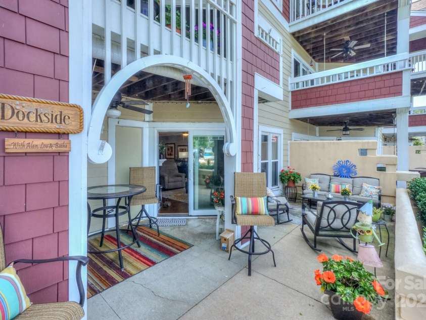 867 Southwest Drive, Davidson, NC 28036.  MLS# CAR4248359, YatesRealty ID 7010. 